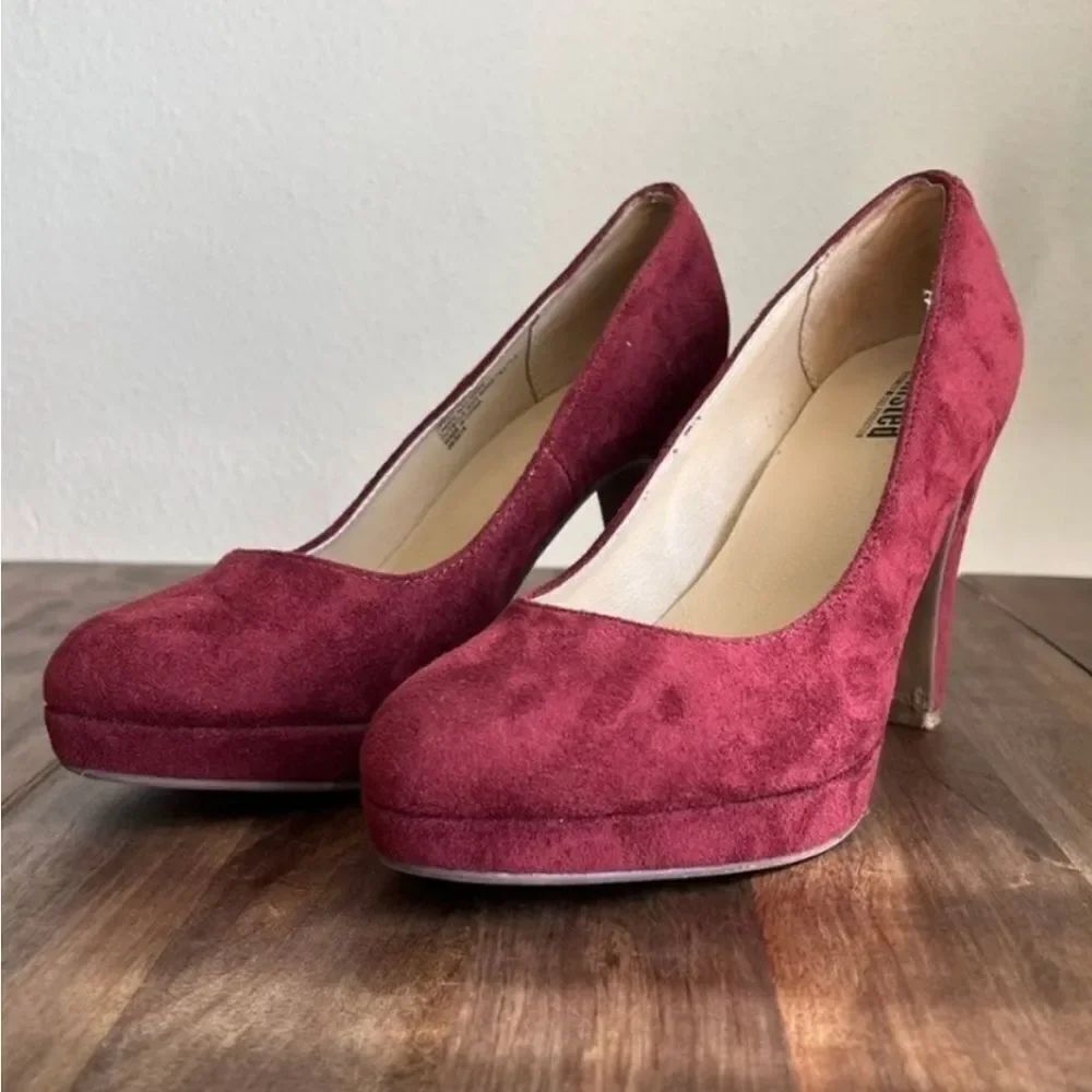 UNLISTED BY KENNETH COLE BURGUNDY SUEDE HIGH HEEL PUMP SHOE